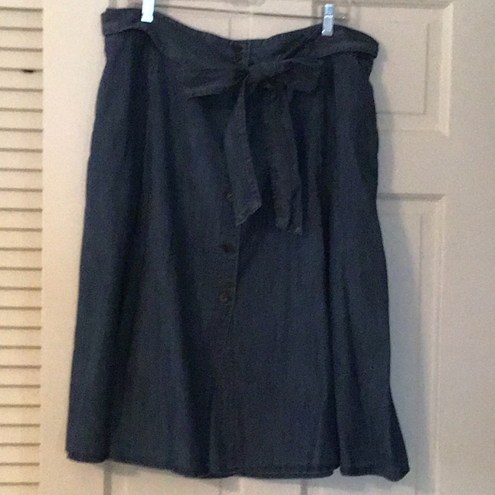 Draper James button front skirt.  denim. Size16